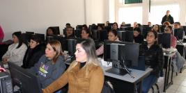 Más de 350 docentes y directivos de las Escuelas Primarias que integran el Sector No. 13 en Ciudad Juárez, participaron en el taller de capacitación especializada en Inteligencia Artificial (IA).