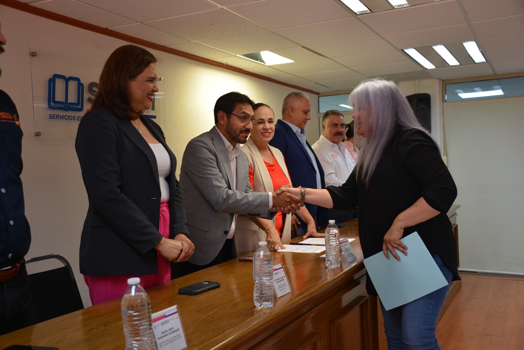 ENTREGA GOBIERNO DEL ESTADO BONO DE RECUPERACIÓN A PERSONAL DOCENTE, ADMINISTRATIVO, PENSIONADOS Y JUBILADOS