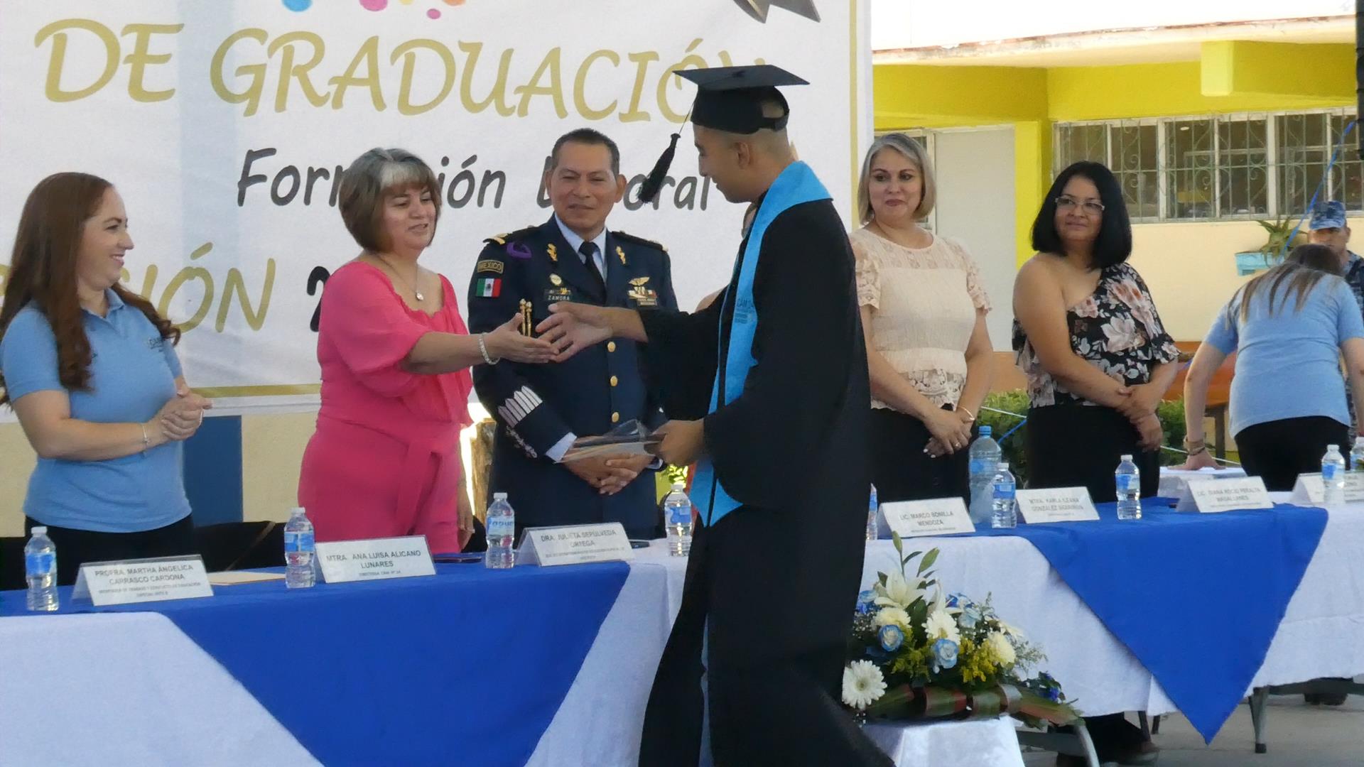 CONCLUYEN ALUMNAS Y ALUMNOS CON DISCAPACIDAD SUS ESTUDIOS DE SECUNDARIA EN EL CAM NO. 24