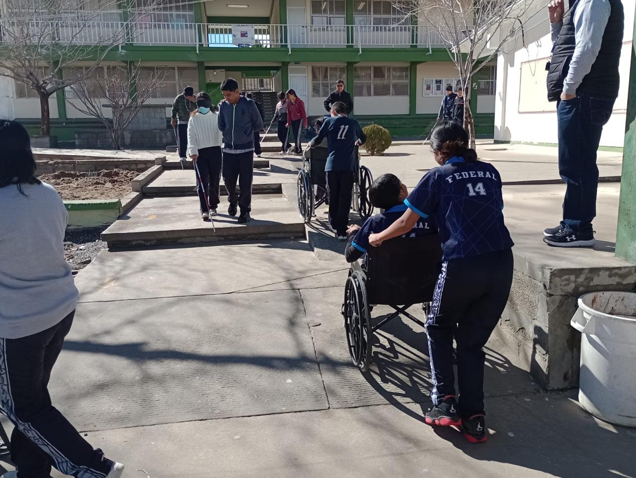 CONCIENTIZAN A ESTUDIANTES DE SECUNDARIA EN JUÁREZ SOBRE BARRERAS QUE ENFRENTAN LAS PERSONAS CON DISCAPACIDAD