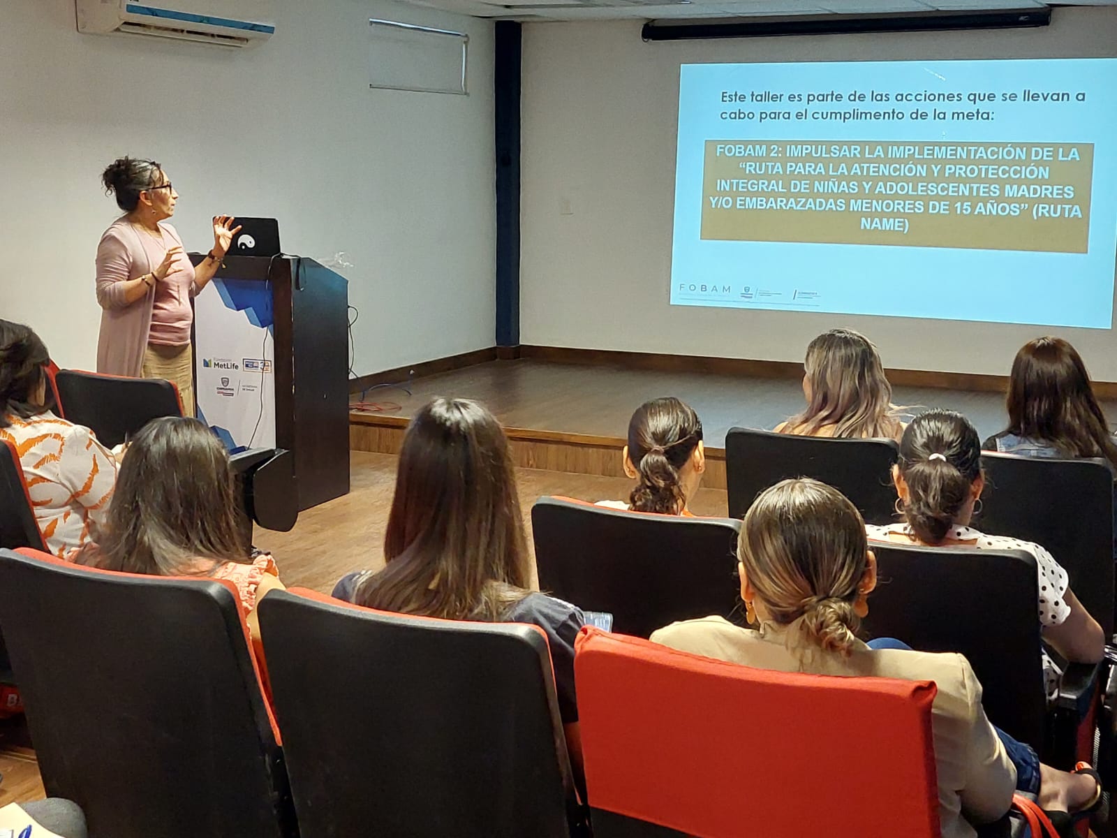 PARTICIPA PERSONAL EDUCATIVO EN CAPACITACIÓN SOBRE ATENCIÓN A NIÑAS Y ADOLESCENTES MADRES Y EMBARAZADAS