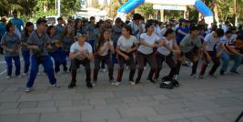 Estudiantes de secundarias, padres de familia y autoridades educativas participaron en la campaña "Aléjate de las drogas, el fentanilo te mata. Atrévete a ser feliz".