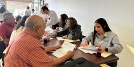 La Secretaría de Educación y Deporte (SEyD), a través de Servicios Educativos del Estado de Chihuahua (Seech) entregó al personal jubilado y pensionado, el Bono de Recuperación del cuarto trimestre de 2025.