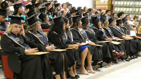 Un total de 41 profesionistas concluyeron sus estudios en el Centro de Investigación y Docencia (CID), en los programas de Maestría en Educación y Doctorado en Ciencias de la Educación, por lo que recibieron la carta que acredita su nuevo grado.