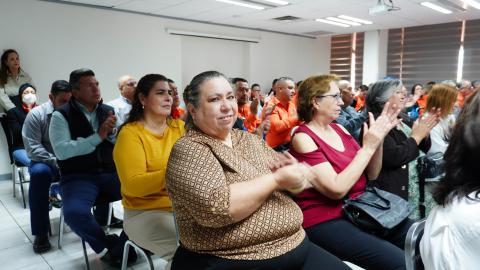 Autoridades educativas y sindicales entregaron el Bono de Recuperación correspondiente al tercer trimestre de 2025, así como el Bono del Día del Maestro, dirigidos a personal jubilado y pensionado del subsistema federalizado.