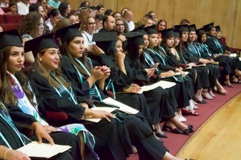 El Centro de Actualización del Magisterio (CAM) de Chihuahua, celebró la graduación de 21 estudiantes de la Licenciatura en Educación Inicial, quienes se integrarán al sistema educativo en el estado, para fortalecer la atención a la primera infancia.
