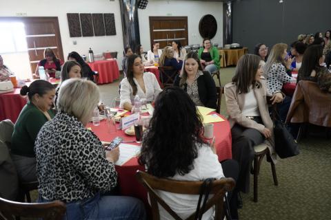 Con la finalidad de analizar, reflexionar y socializar las acciones que se implementan en cada plantel de Preescolar en Ciudad Juárez, docentes de los cinco sectores del nivel en la Zona Norte realizaron una reunión pedagógica.