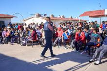 Con el propósito de concientizar sobre los peligros del fentanilo y otras adicciones, estudiantes y docentes de la Telesecundaria Federal Elisa Griensen, ubicada en Aquiles Serdán, organizaron una serie de actividades como parte de la campaña nacional “Aléjate de las drogas: El fentanilo te mata”.