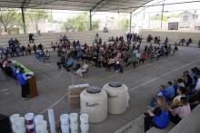 La Secretaría de Educación y Deporte (SEyD), junto con Servicios Educativos del Estado de Chihuahua (SEECH), entregó materiales para el mantenimiento de las escuelas, además de útiles escolares y juegos infantiles para planteles de Educación Básica en Ciudad Juárez.