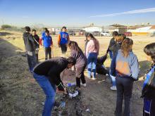 Estudiantes de la telesecundaria Elisa Griensen, quieren ver su comunidad tan limpia como su escuela