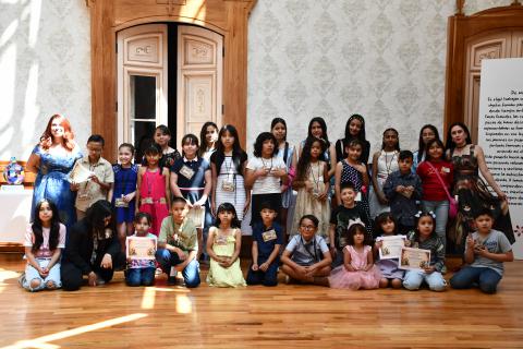 Estudiantes de la Escuela Primaria 2 de Octubre, en colaboración con la Unidad de Servicios de Apoyo a la Educación Regular (USAER) 104, inauguraron la muestra artística “De mis manos al museo” en las instalaciones del Centro Cultural Quinta Carolina.
