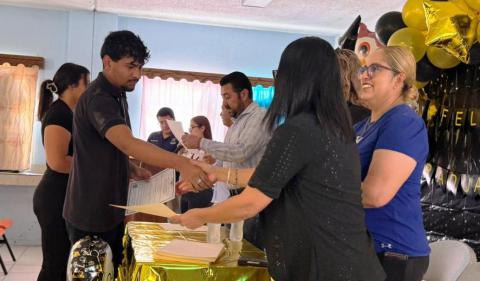 Un total de 897 certificados de Educación Básica fueron emitidos por los ocho Centros de Educación Extraescolar (Cedex) adscritos a Servicios Educativos del Estado de Chihuahua en Ciudad Juárez, en lo que va del Ciclo Escolar 2025-2026.