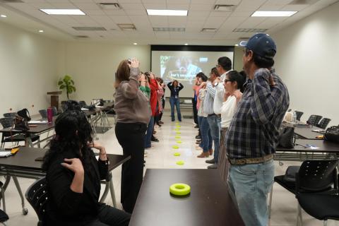 Con la participación de cerca de 200 agentes educativos en la Zona Norte, dieron inicio las jornadas de capacitación en Primeros Auxilios Psicológicos (PAP) y Salvaguarda, a personal de Educación Especial, Preescolar, Primaria y Secundarias Generales en Ciudad Juárez.